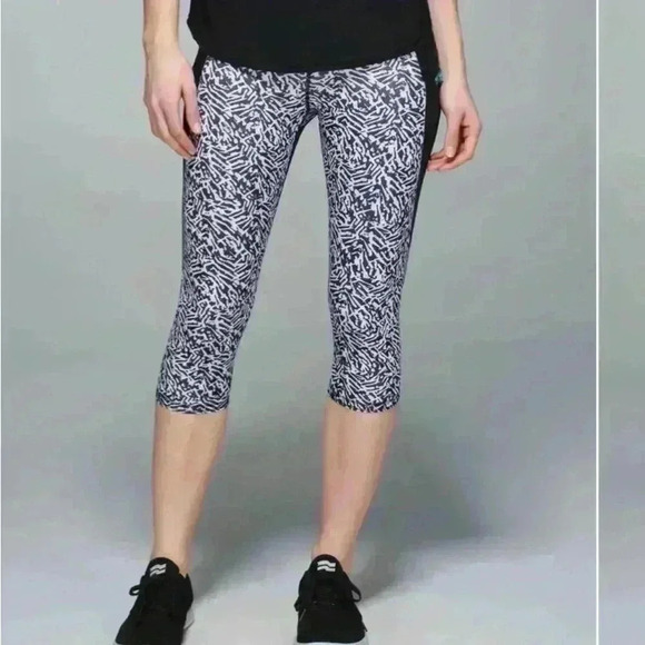Lululemon Run: Top Speed Crop Mini Brushed Animal Black White  size 4 - Picture 2 of 8